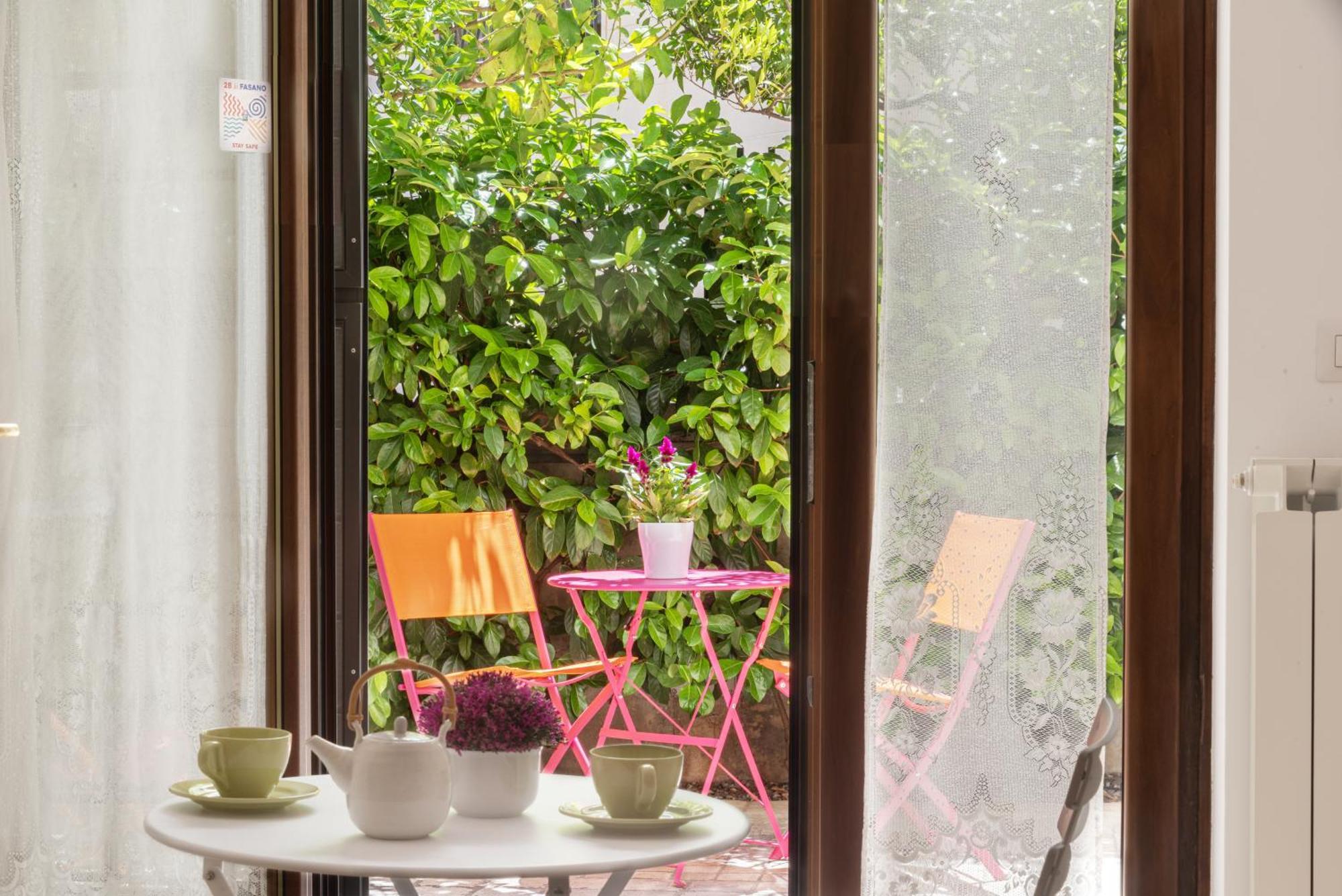 Garden House, Appartamento Con Giardino A Фазано Екстериор снимка