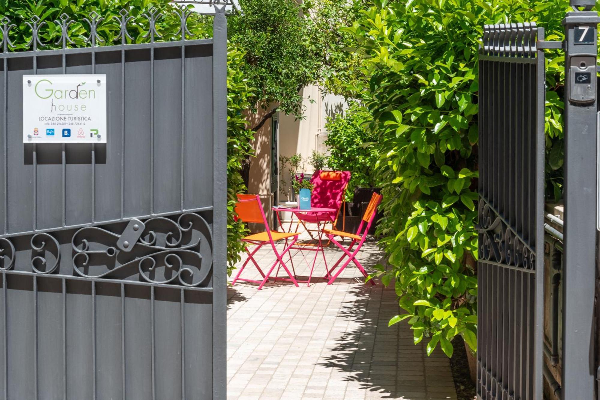 Garden House, Appartamento Con Giardino A Фазано Екстериор снимка